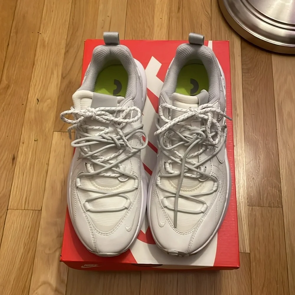 Nike Air Max Viva, Worn once, no scuffs or dirt on sneakers - Picture 4 of 4